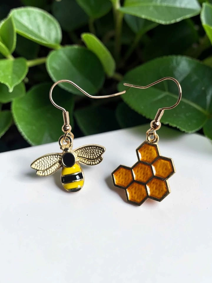 Bee & Honeycomb Mismatched Earrings – Gold Tone Nature Inspired - photo 2