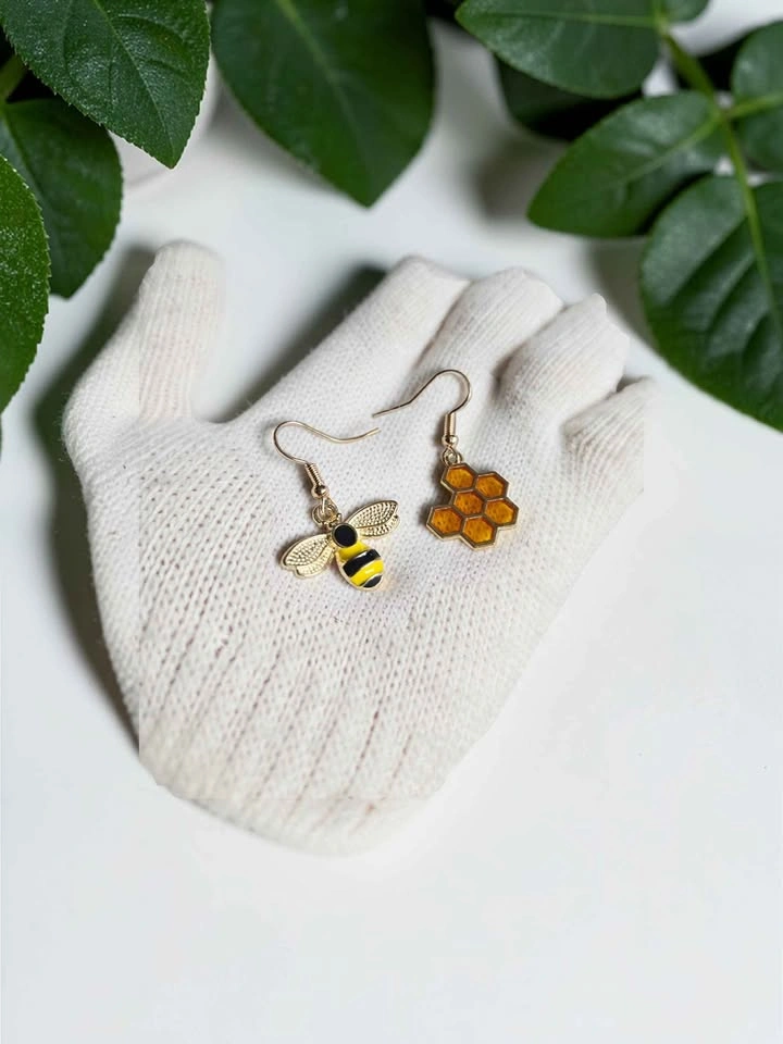 Bee & Honeycomb Mismatched Earrings – Gold Tone Nature Inspired - photo 4