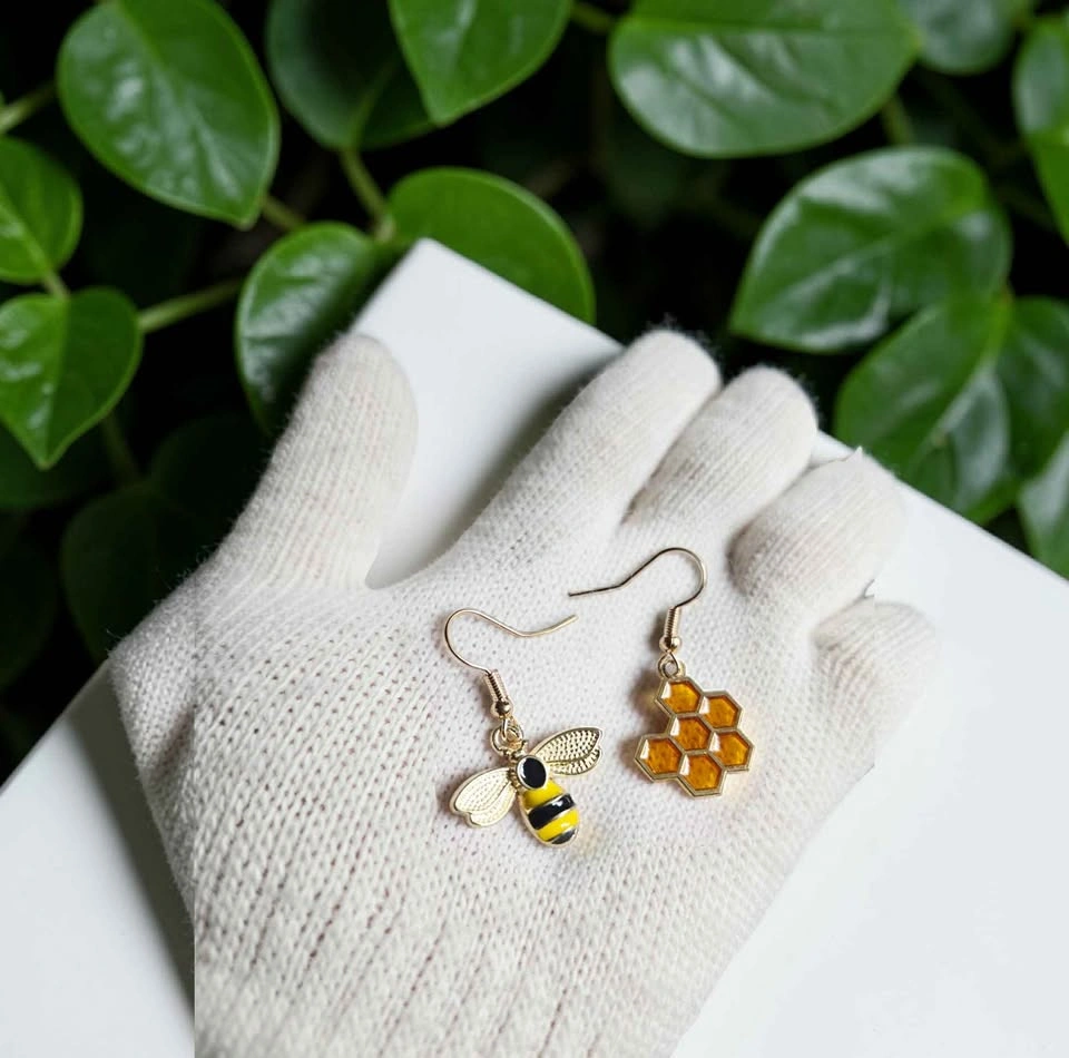 Bee & Honeycomb Mismatched Earrings – Gold Tone Nature Inspired - photo 5