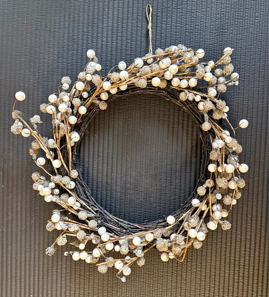 Pearl and Silver Wreath for indoor or outdoor