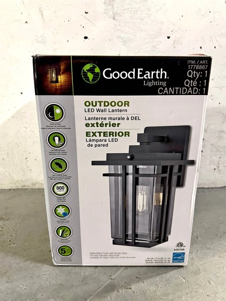 New in Box: Good Earth Outdoor Light Fixture