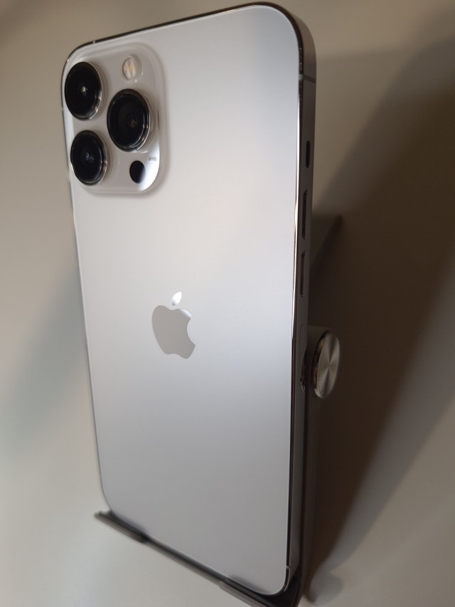 iPhone 13 Pro Max — 128GB, Silver (Excellent Condition) - photo 3