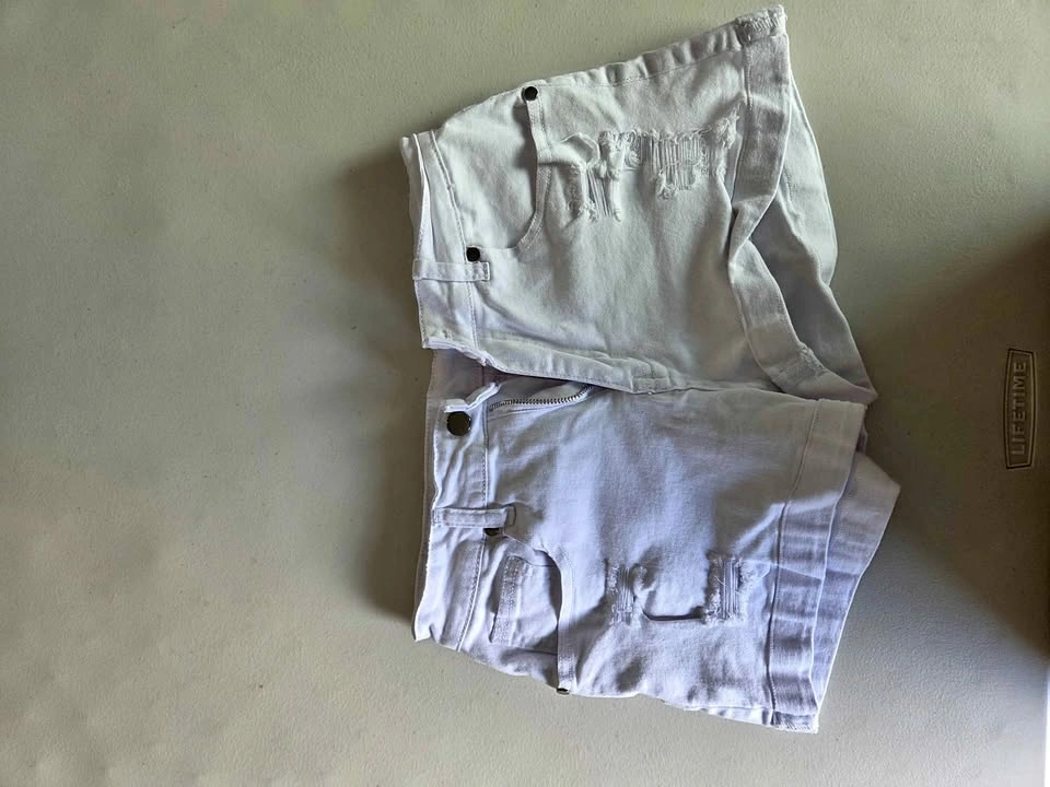 White stretchy jean shorts
