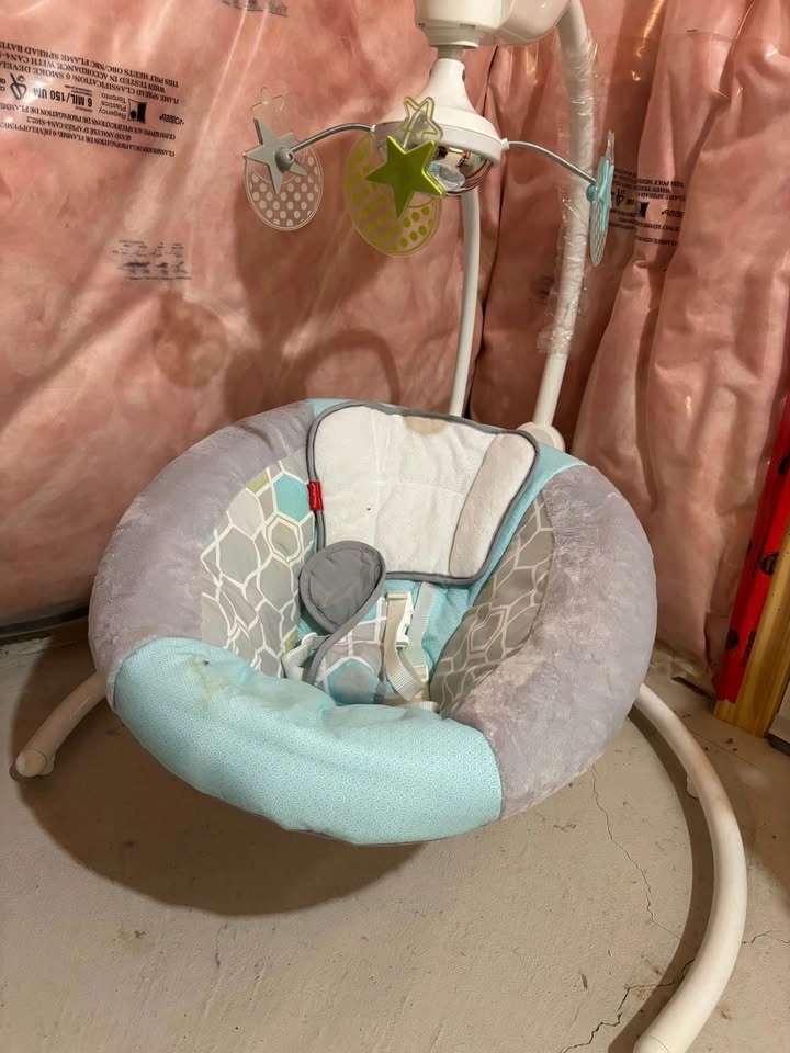 Baby rocker and baby swing - Ingenuity & Fisher price -$50 for b - photo 2