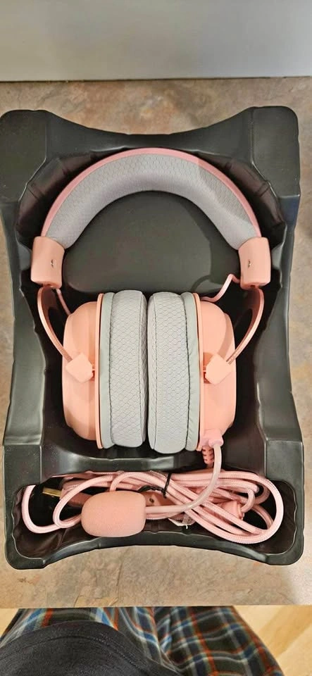 BNIB Redragon H510 Quartz Pink RGB Gaming Headset