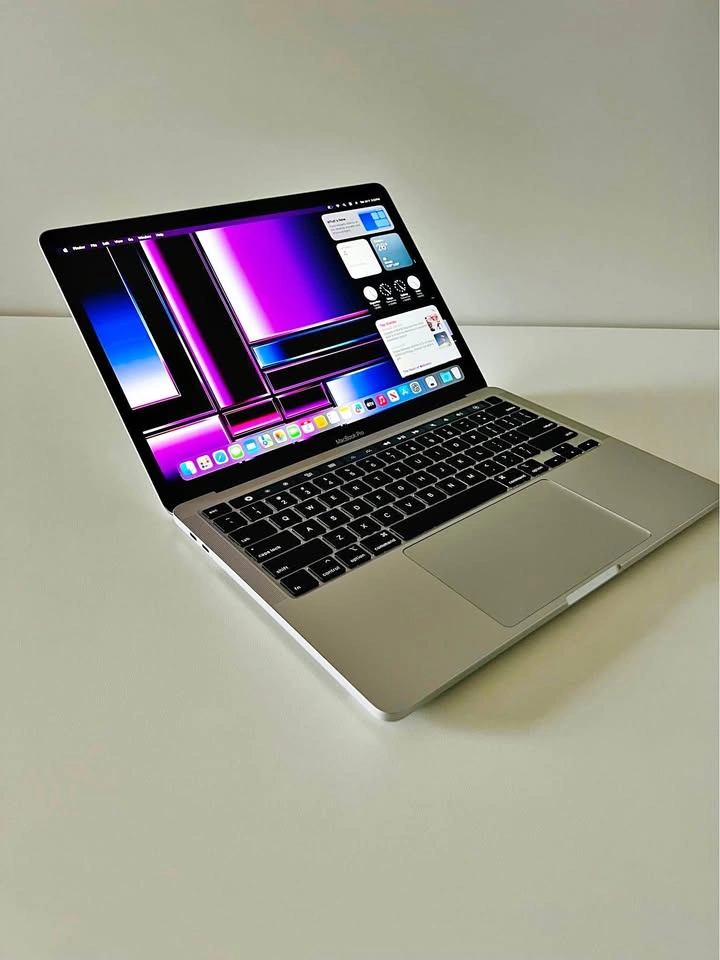 2020 13” Macbook Pro Touchbar i7-16GB RAM-500GB Storage