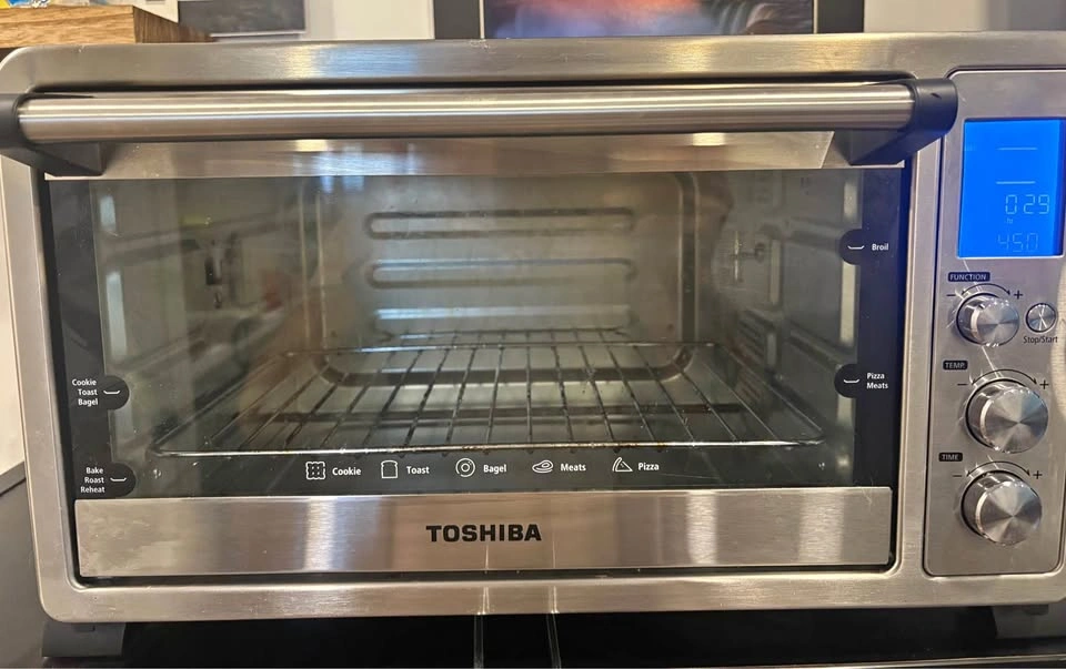 Toshiba Toaster Oven - photo 2