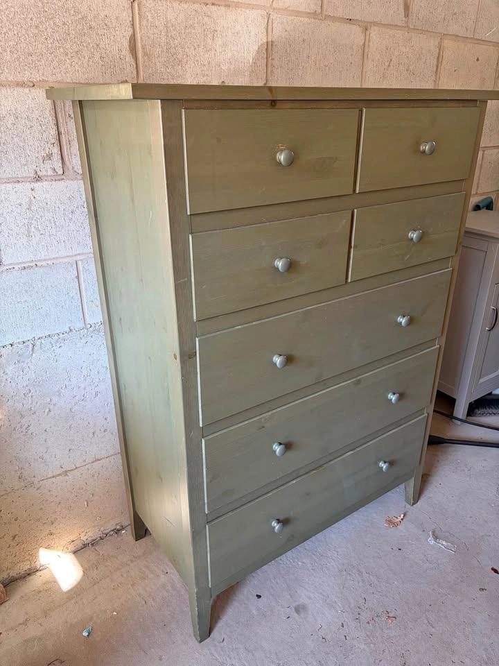 Dresser/Chest - 7 deep drawers