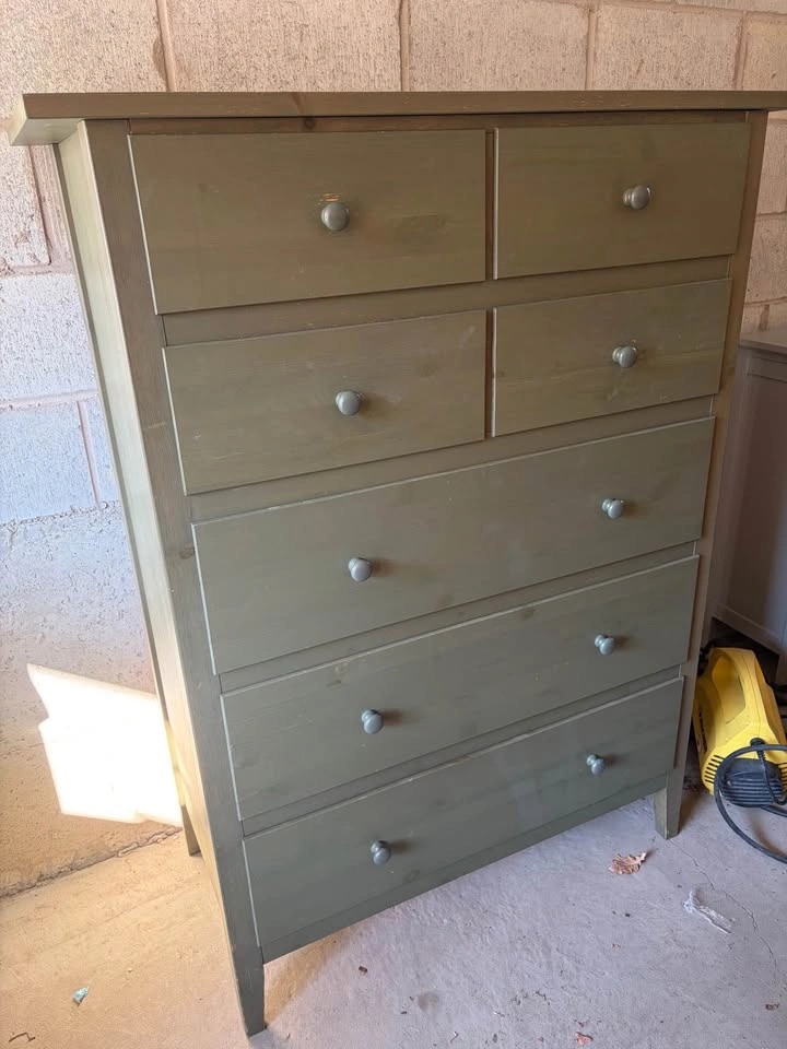Dresser/Chest - 7 deep drawers - photo 2