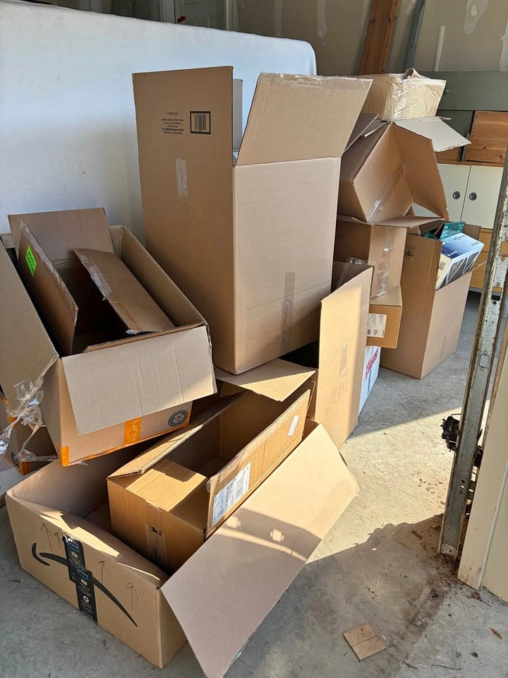 12 Moving boxes - various sizes