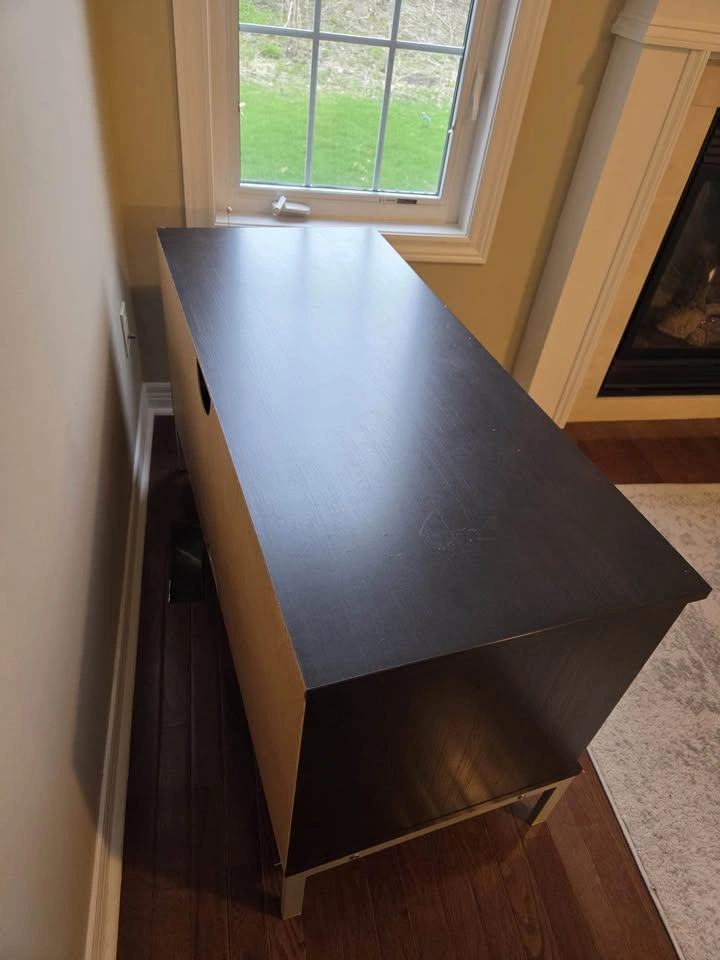 Desk - photo 2