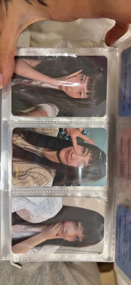 Illit and newjeans photocards