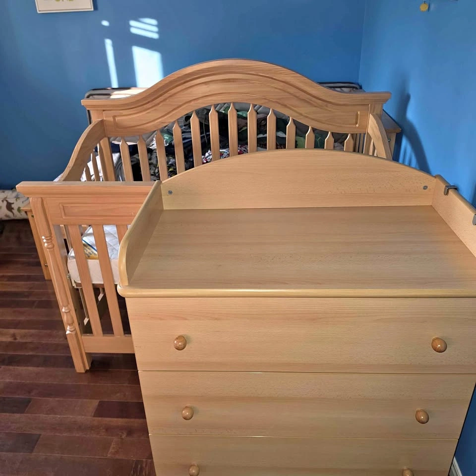 EUC Storkcraft crib and change table