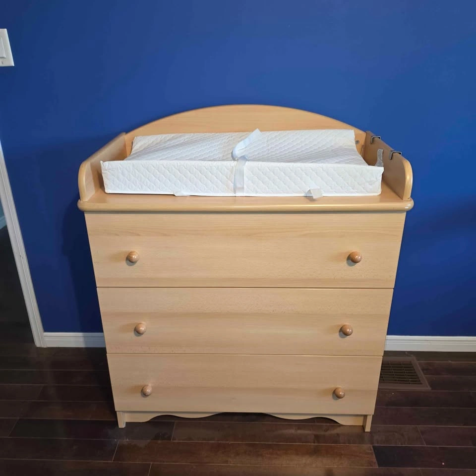 EUC Storkcraft crib and change table - photo 3