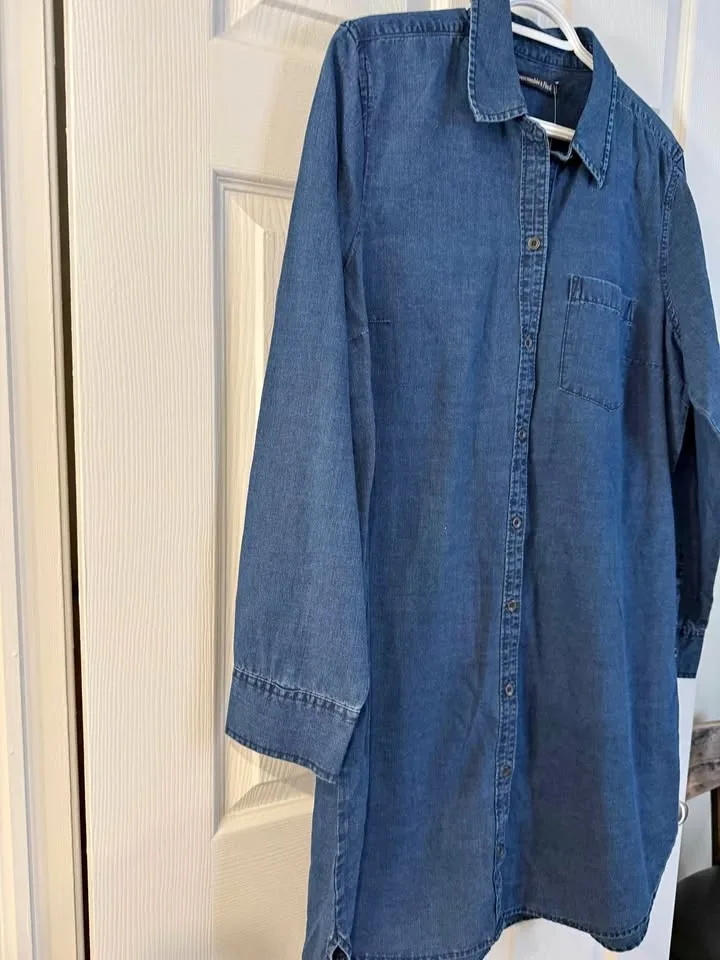 Abercrombie & Fitch Denim Button-Up Shirt