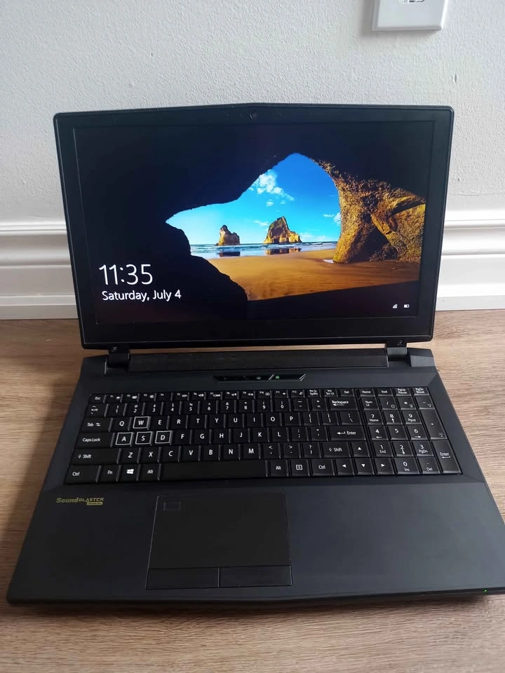 Clevo Gaming Laptop – RTX 2080 MXM – i5-9600KF – Upgradeable