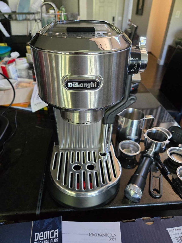 De’Longhi Dedica Maestro Plus EC950M Espresso – Like New + Warr