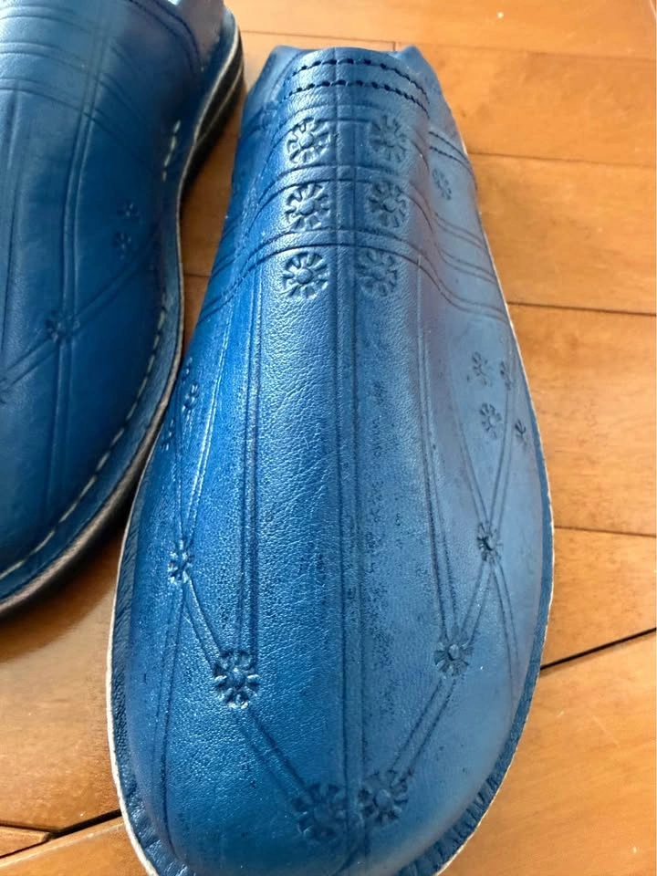Blue slip-on shoes, cool embossed design - photo 2