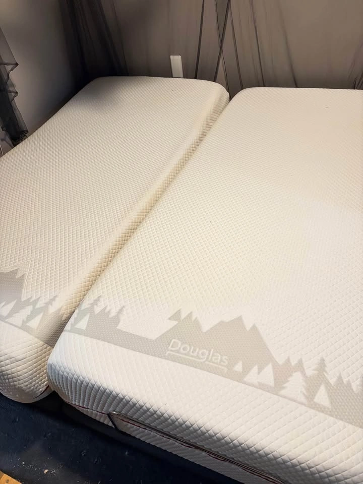 Split King Adjustable Bed WITH Mattresses