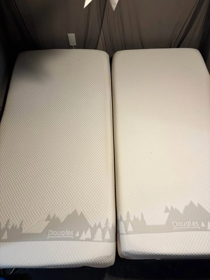 Split King Adjustable Bed WITH Mattresses - photo 3