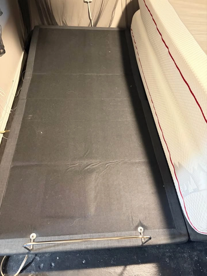 Split King Adjustable Bed WITH Mattresses - photo 4