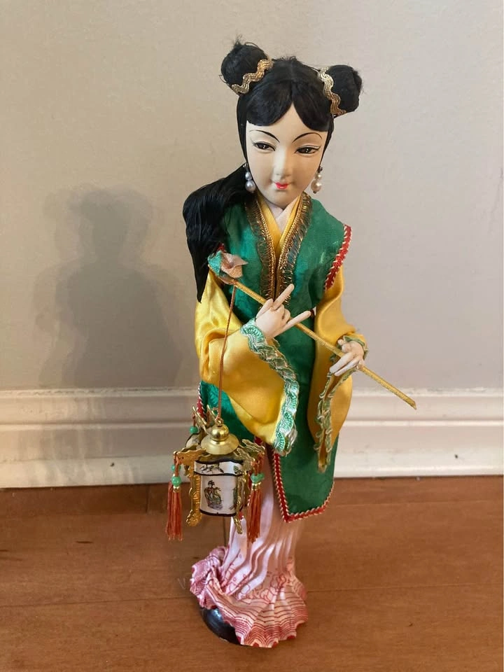 Vintage Chinese Silk Doll with Lantern - photo 2