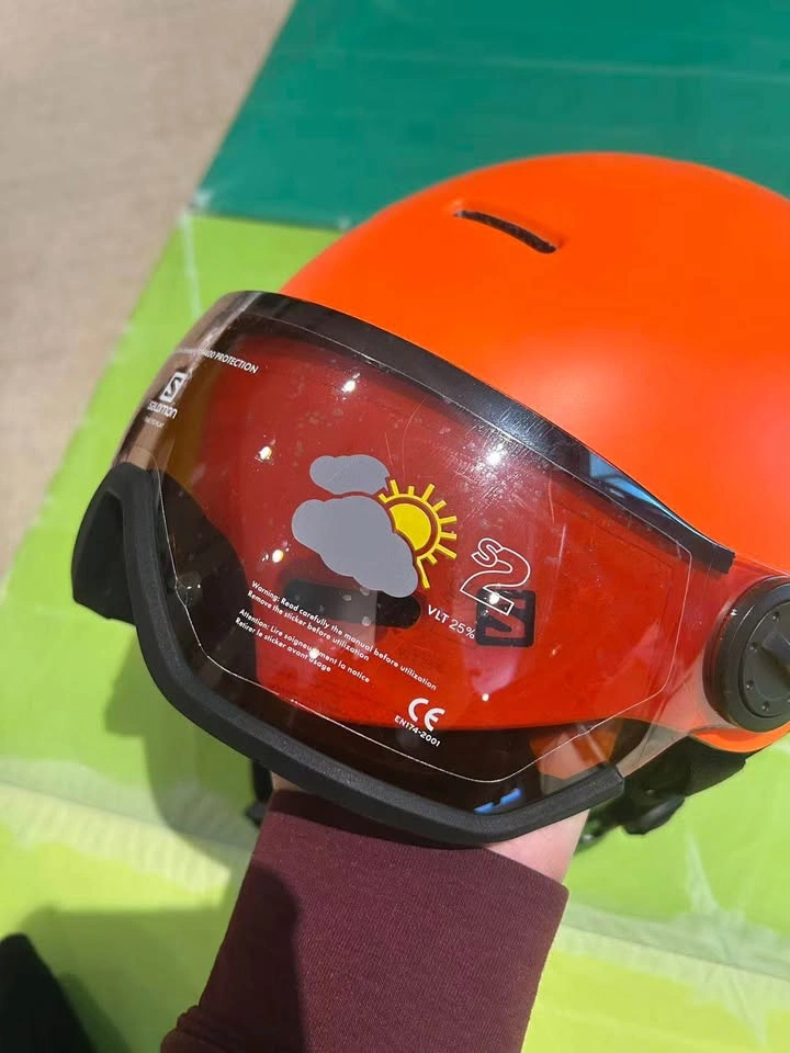 Ski and snowboarding helmet - photo 2