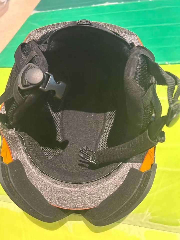Ski and snowboarding helmet - photo 3