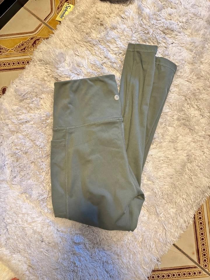 Sage Green leggings (m)