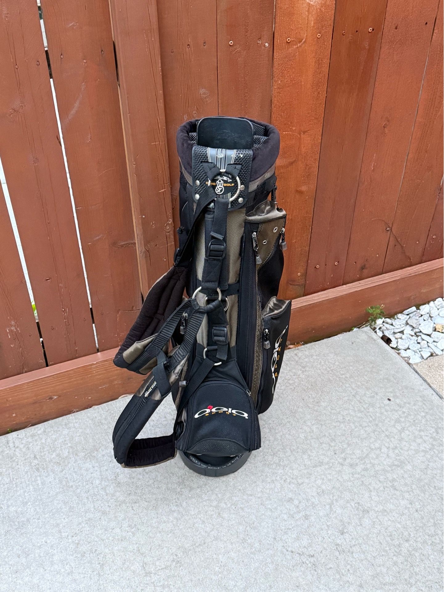 OGIO Golf Stand Bag - Used (Broken Kickstand) 40$ OBO - photo 2
