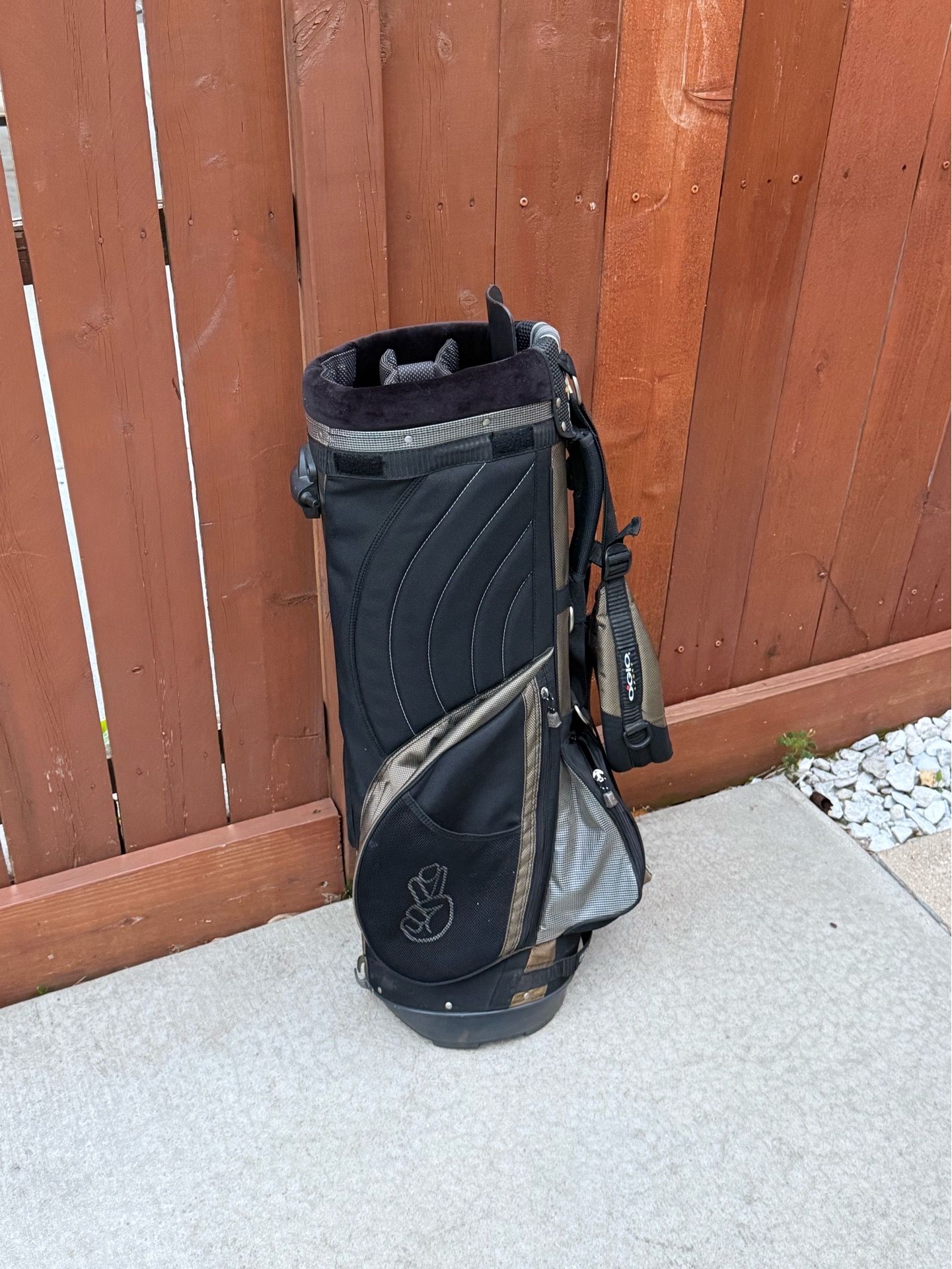 OGIO Golf Stand Bag - Used (Broken Kickstand) 40$ OBO - photo 3