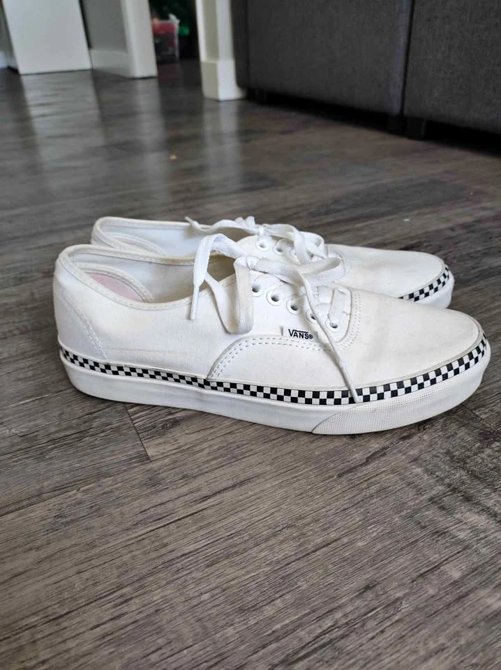 Vans Authentic Shoes Size Men's 7.5 / Women's 9.0