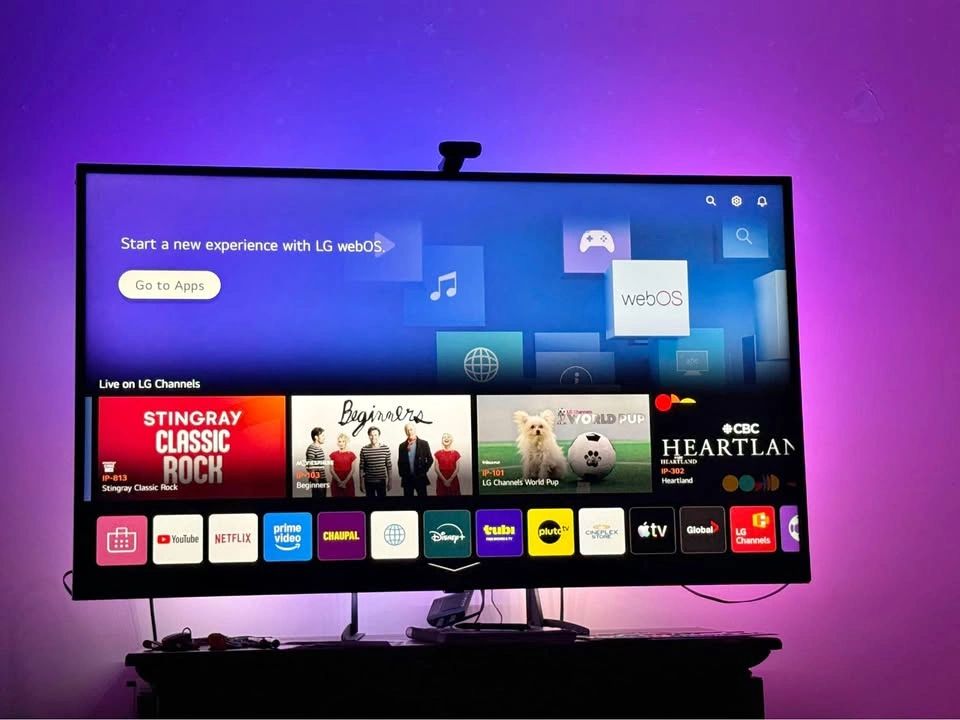 LG 55” 4K Smart TV + Govee TV Backlight T2