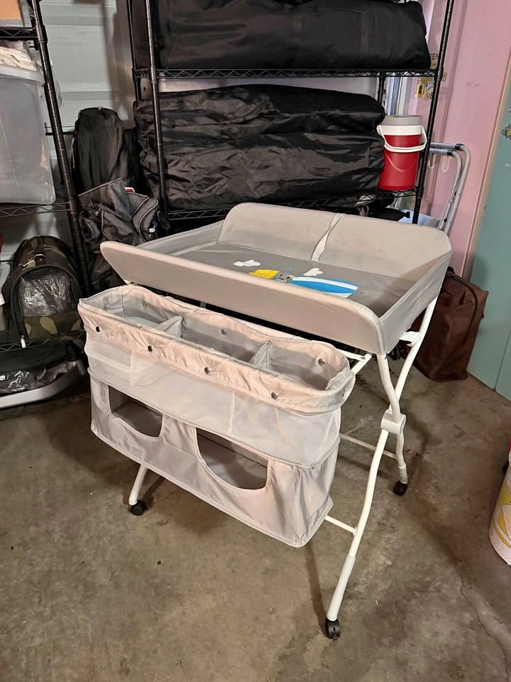 BABY FOLDABLE DIAPER CHANGING TABLE