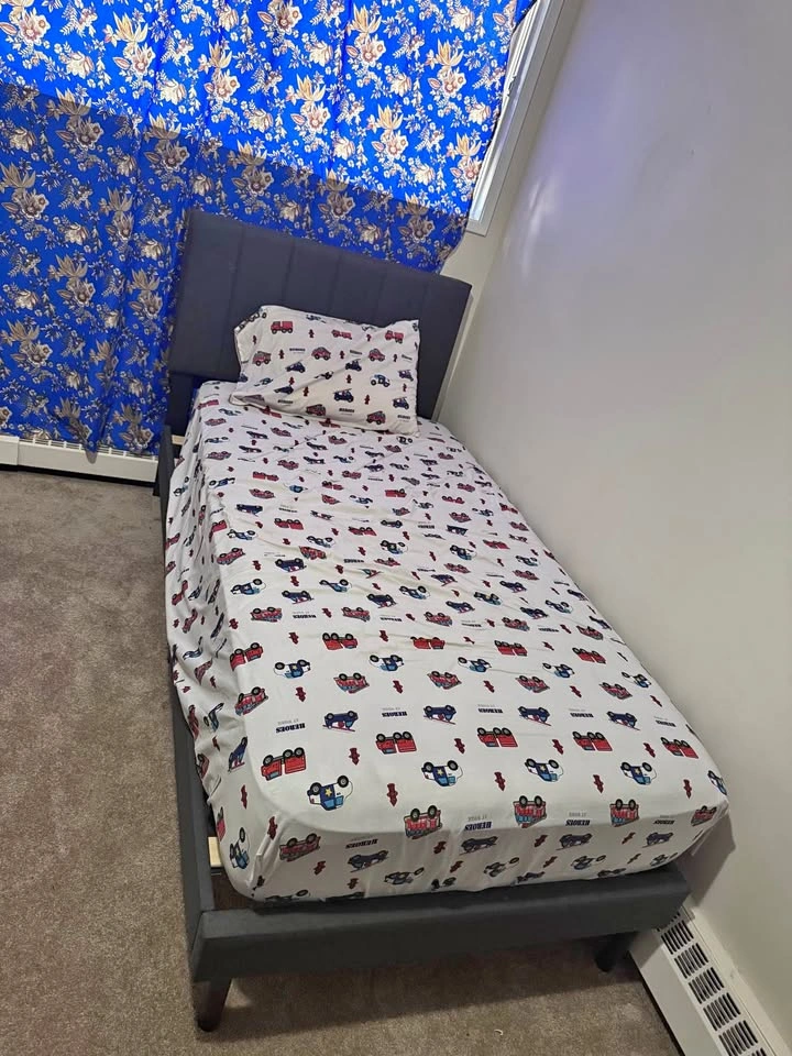 Single bed + mattress
