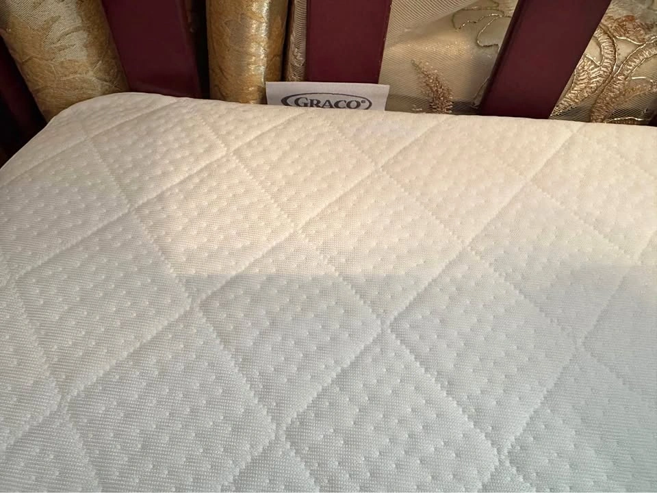 Graco crib mattress + mattress protector