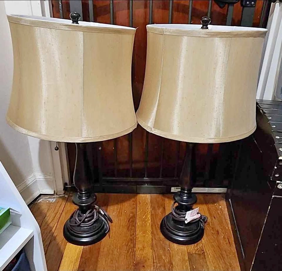 2 lamps
