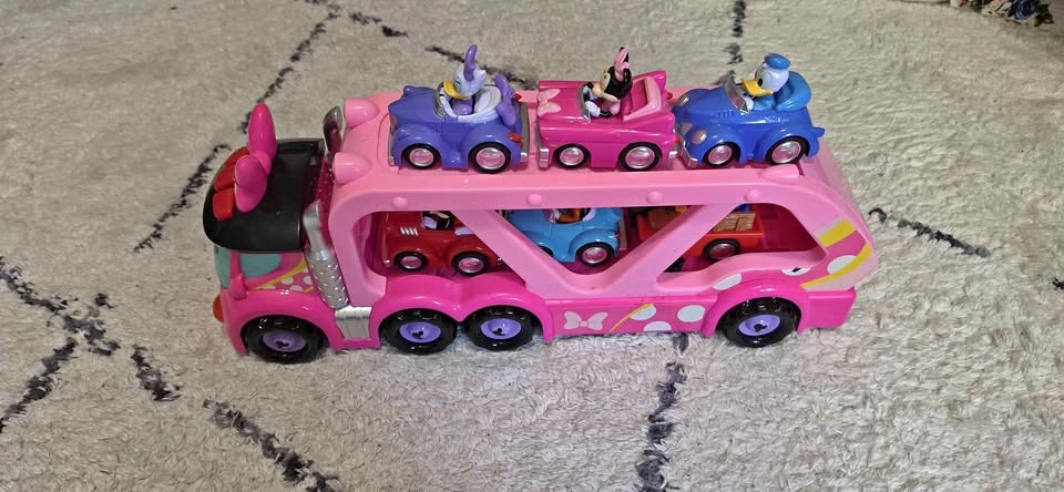 Minnie Truck with Cars