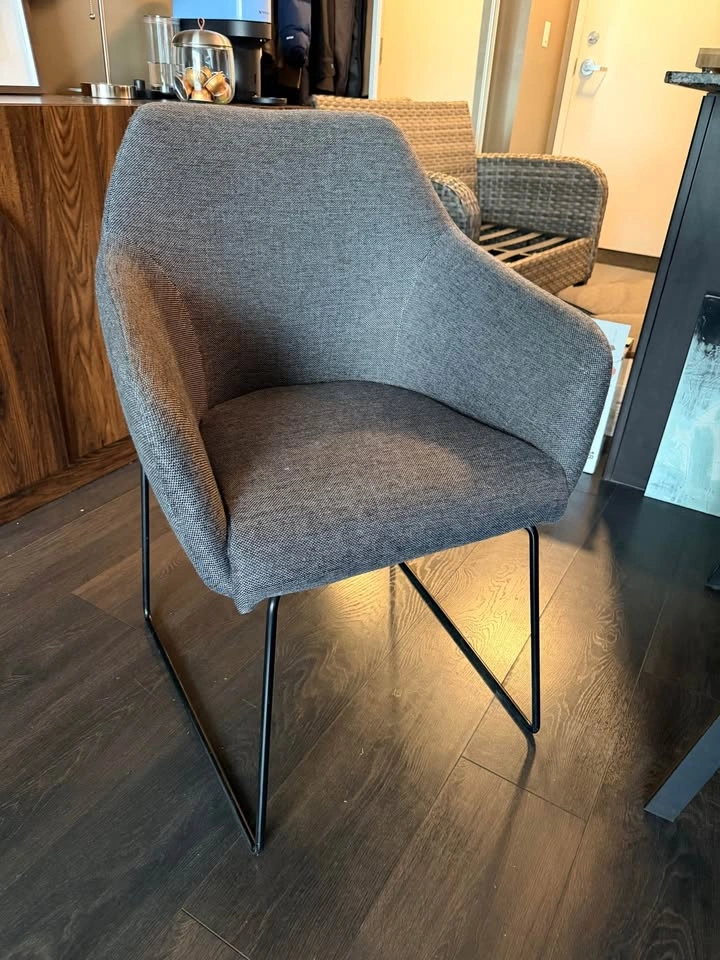 Grey upholstered accent chair - photo 3