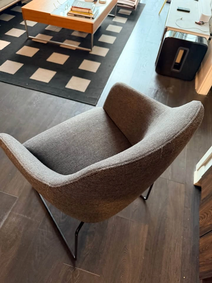 Grey upholstered accent chair - photo 4