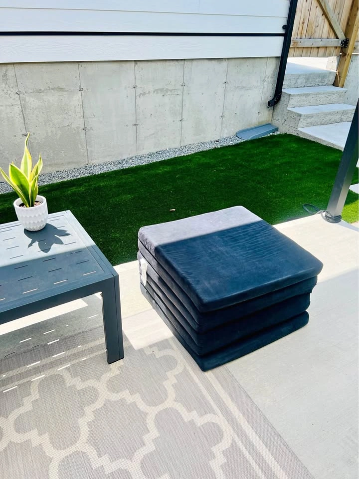 Foldable Black Large mat / soft floor chair for guests or kids