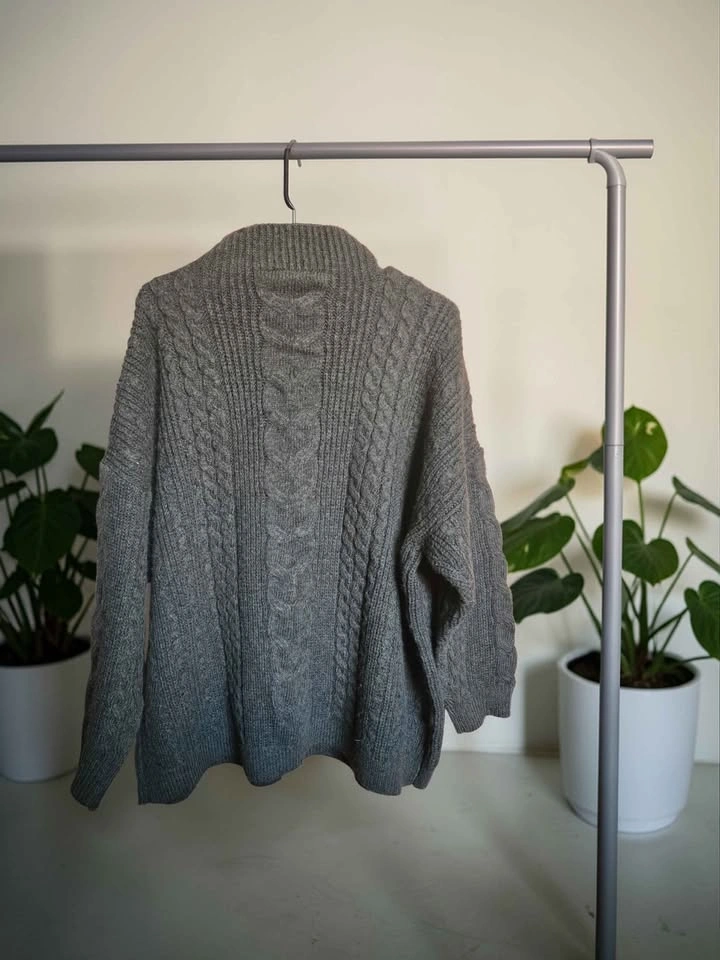 Calvin Klein Women’s XL Gray Cable Knit Sweater - photo 4