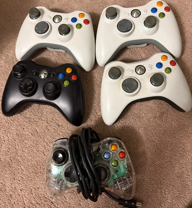 Xbox 360 Controllers Lot thumbnail