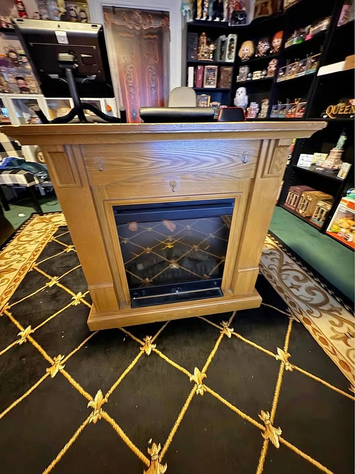 Electric fireplace/ heater