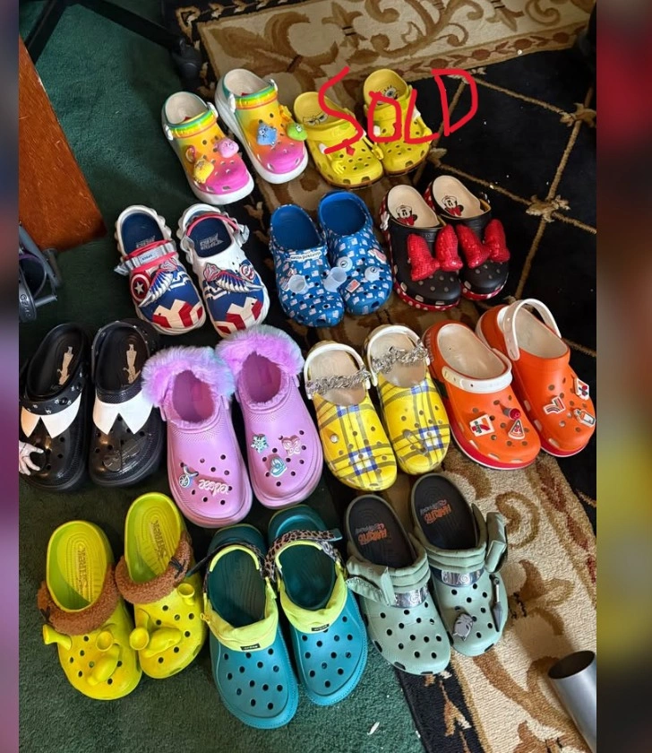 Women's Size 9 / Men's Size 7 Crocs - photo 2