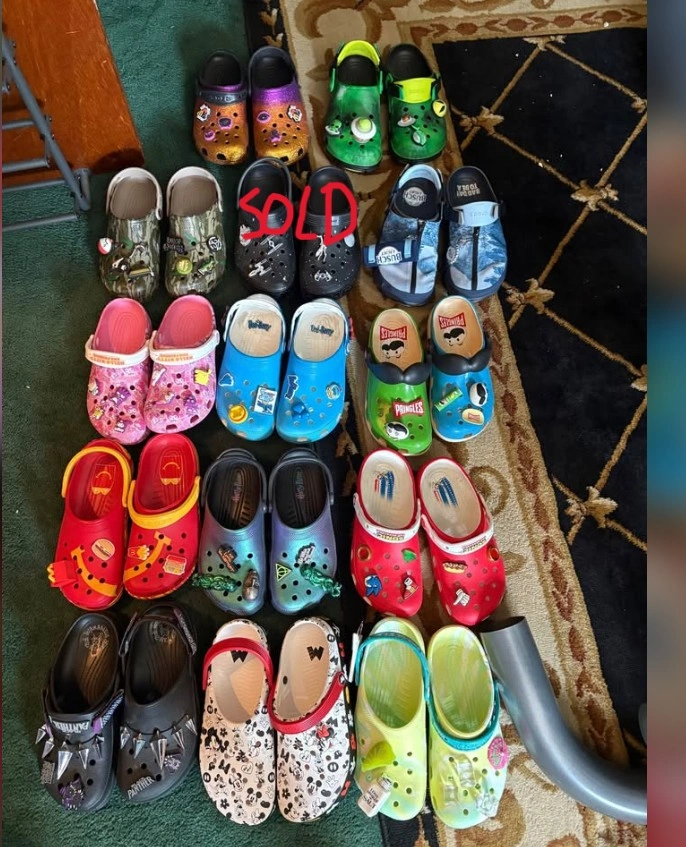 Women's Size 9 / Men's Size 7 Crocs - photo 3