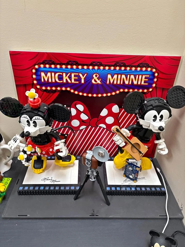 Lego 43179 Mickey and Minnie. Will trade for tonies