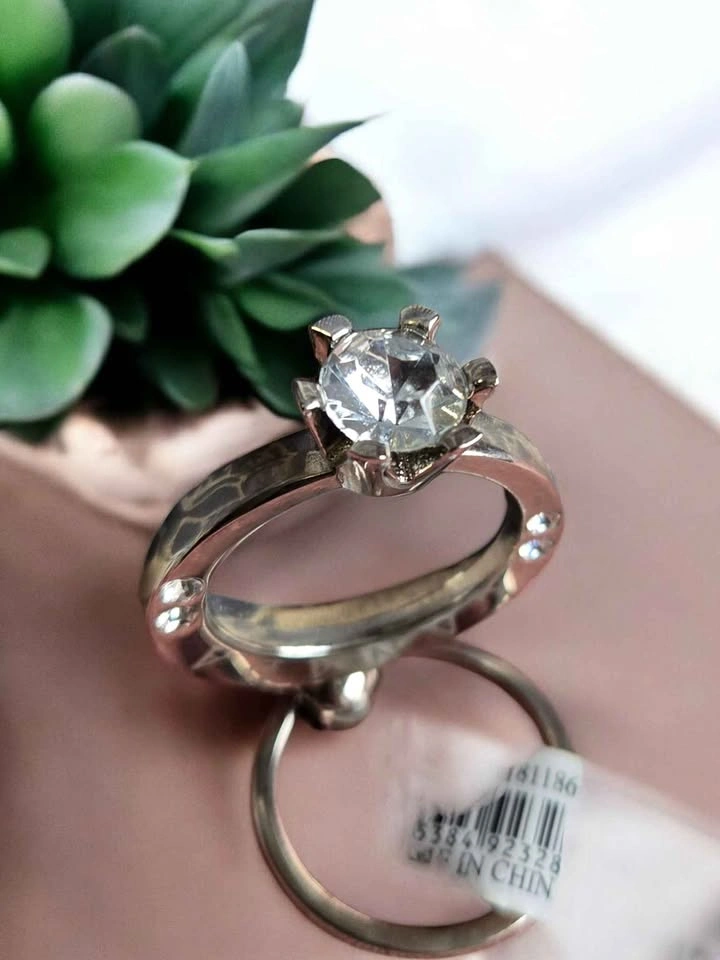 Canada Souvenir Diamond Ring Keychain - photo 2