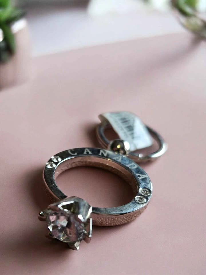 Canada Souvenir Diamond Ring Keychain - photo 4
