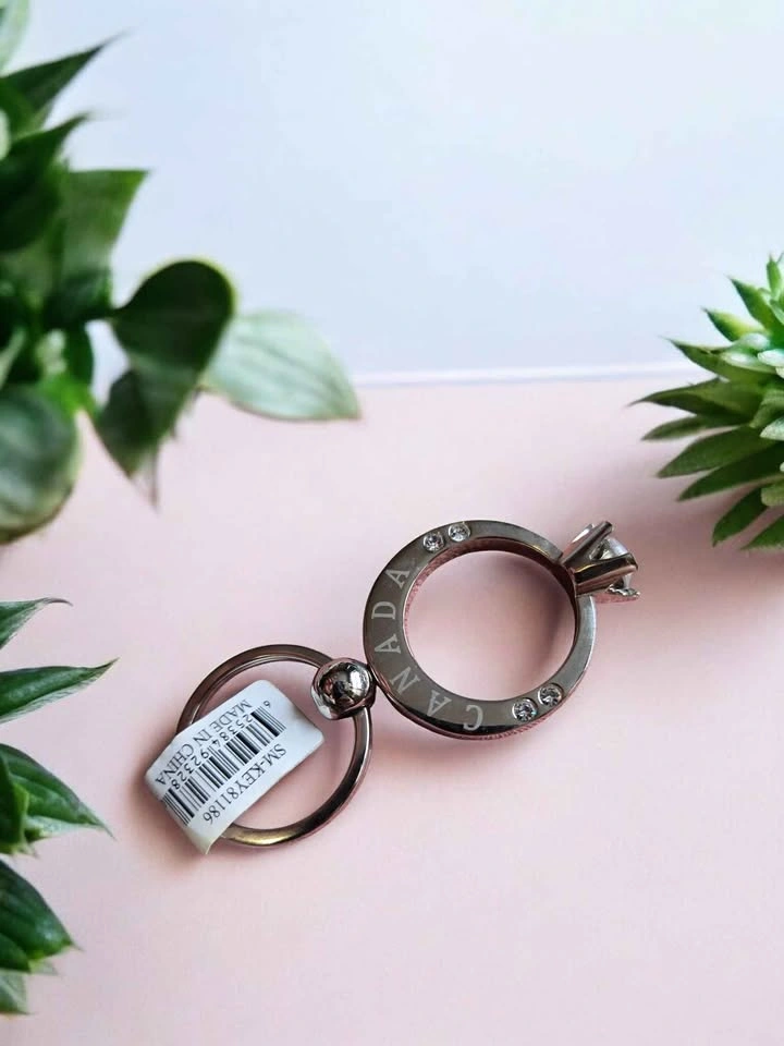 Canada Souvenir Diamond Ring Keychain - photo 5